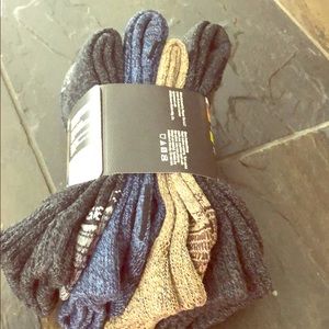 Pkg of 4 socks.